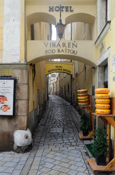 Bratislava012212-8325.jpg - Lane to Hotel Michalská Brána