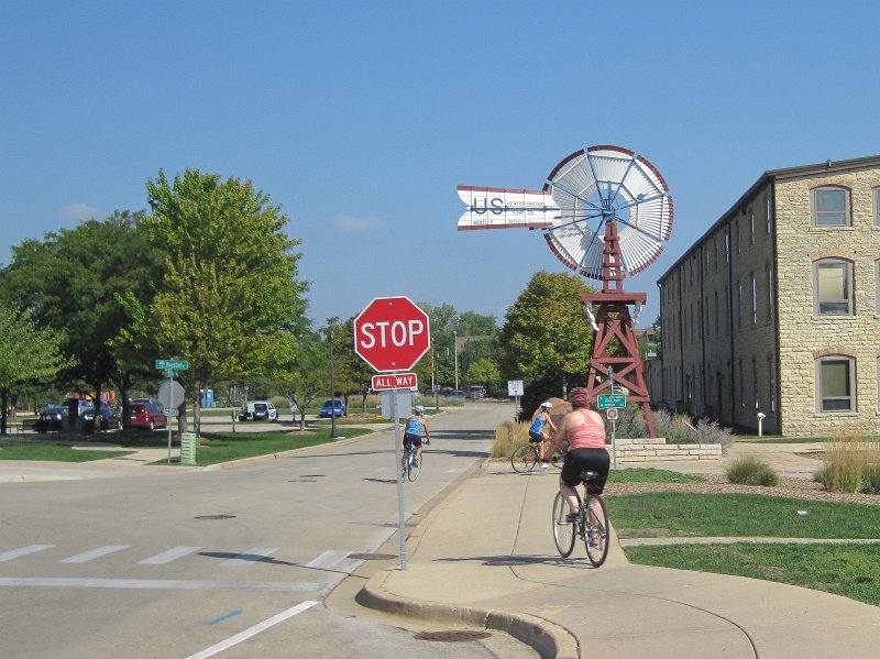 IMG_4051.jpg - US Wind Engine Pump Co windmill, downtown Batavia