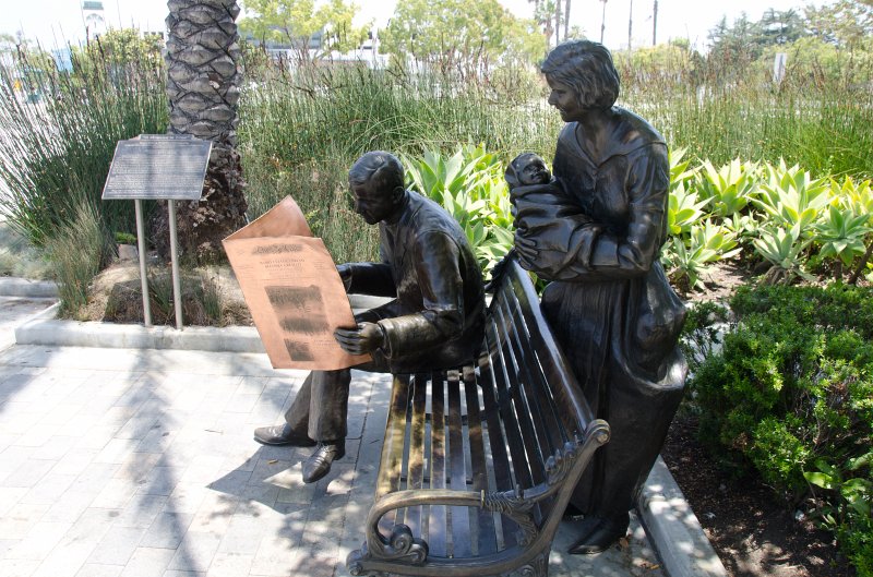 LosAngeles060112-1649.jpg - "A Moment in Time" sculpture at the entrance to the Culver Hotel, by De L'Esprie, 2006