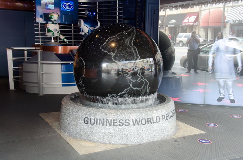 LosAngeles060112-1918.jpg - Hollywood Guinness World of Records, Hollywood Blvd