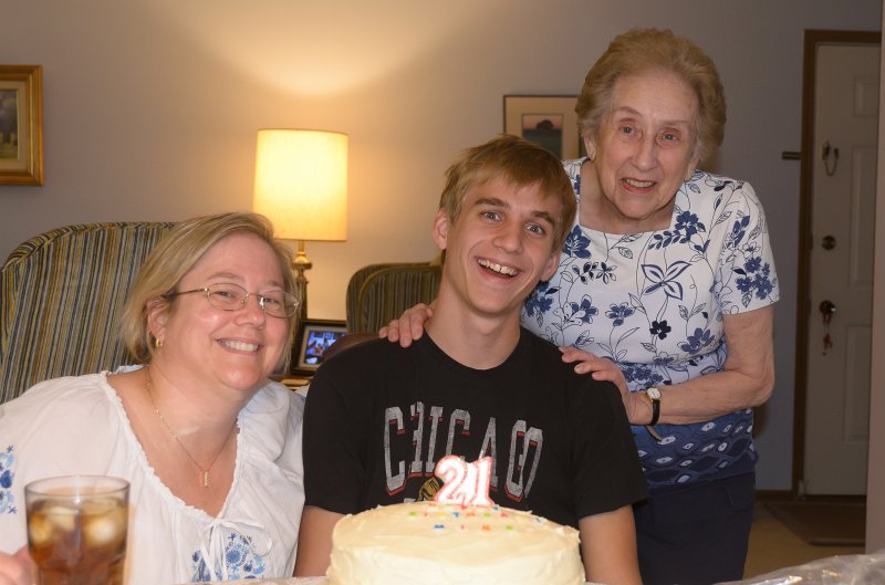 DSC_3016.jpg - Mike's 21st Birthday Dinner at Grandmas