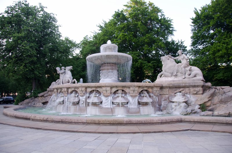 Munich051412-1469.jpg - Wittelsbacher Brunnen / Wittelsbach Fountain