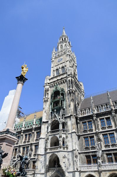Munich051412-1171.jpg - Neues Rathaus, Munich Altstadt. Famous carillon. Mariensäule (left)