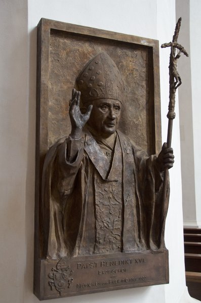 Munich051412-1223.jpg - Plaque commemorating Pope Benedict. He was consecrated as bishop in the Frauenkirche in 1977