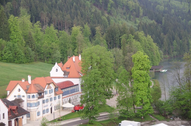 Neuschwanstein051312-0914.jpg - Museum der bayerischen Könige view from Schloss Hohenschwangau
