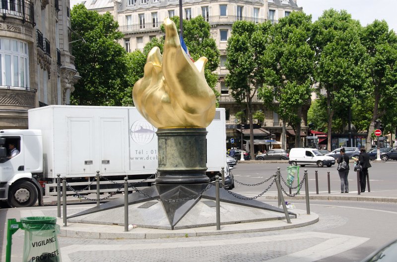 Paris062512-2640.jpg - Flamme de la Liberté / Flame of Liberty, replica of Statue of Liberty Flame