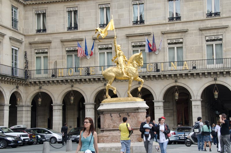 Paris062512-2682.jpg - Jeanne d'Arc, golden statue, sculpture by by Emmanuel Frémiet,  in Place des Pyramides, on Rue de Rivoli