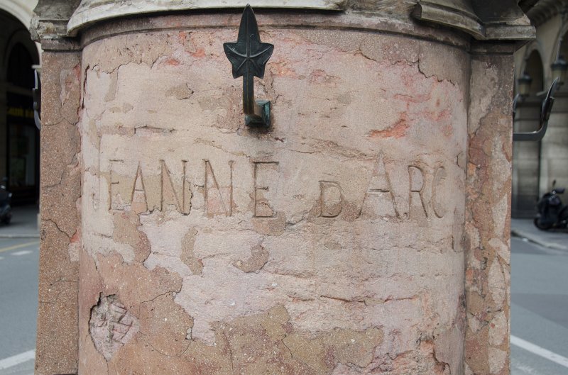 Paris062512-2684.jpg - Jeanne d'Arc, golden statue, sculpture by by Emmanuel Frémiet,  in Place des Pyramides, on Rue de Rivoli