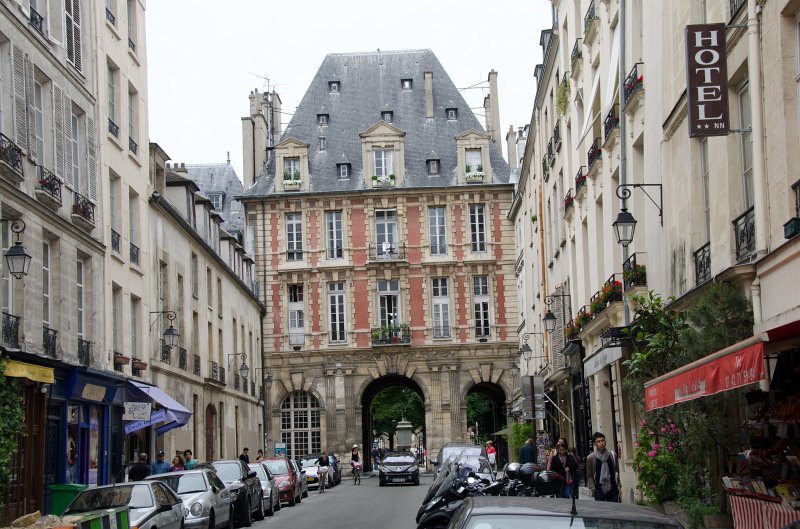 Paris062512-2702.jpg - Pavillon du Roi, South view, Place des Vosges