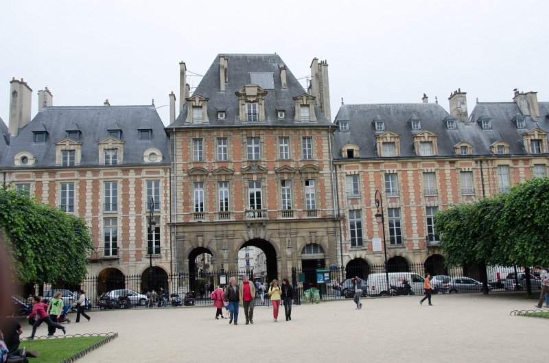 Paris062512-2706.jpg - Pavillon du Roi, North view, Place des Vosges