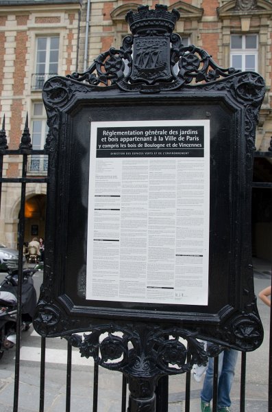 Paris062512-2708.jpg - Place des Vosges sign: "Reglementation generale des jardins et bois appartenant a la Ville de Paris y compris les bois de Boulogne et de Vincennes"
