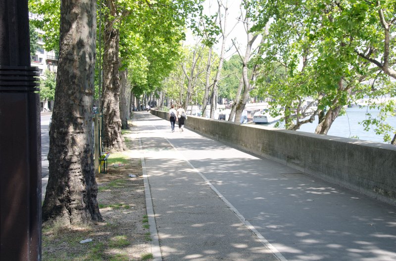 Paris062512-2637.jpg - Walking North East along the path called Port Debilly