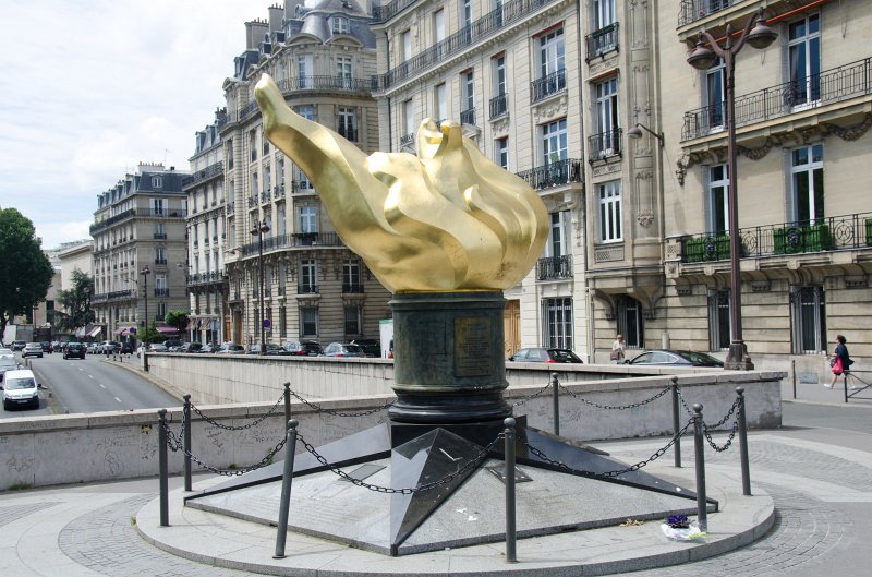 Paris062512-2643.jpg - Flamme de la Liberté / Flame of Liberty, replica of Statue of Liberty Flame and unofficial memorial for Diana, Princess of Wales