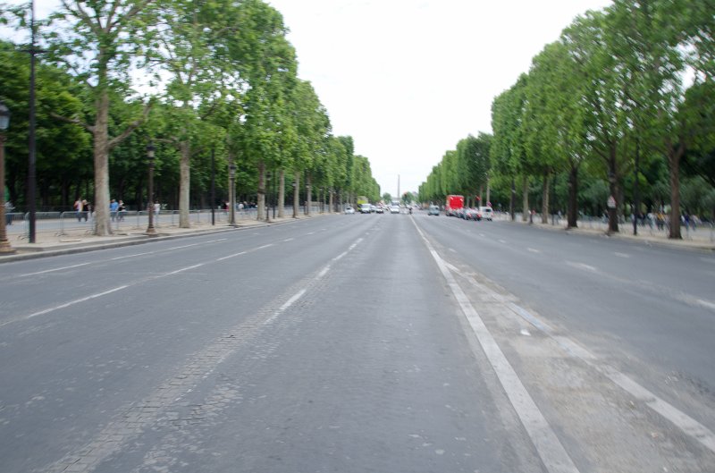 Paris062512-2664.jpg - Champs-Élysées walking South West