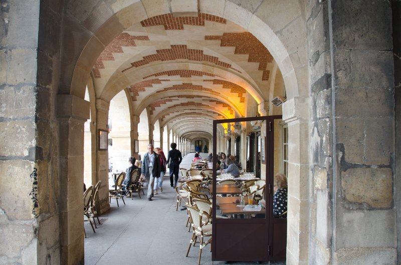 Paris062512-2711.jpg - Arcades, Place des Vosges