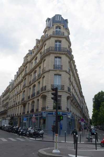 Paris062512-2723.jpg - Rue Deupont des Loges at Av Bosquet