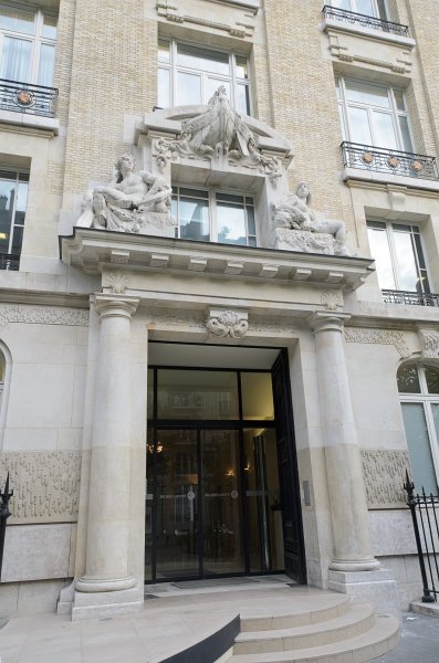 Paris062512-2755.jpg - Av Octave Greard entrance to the Alcatel-Lucent Suffren building