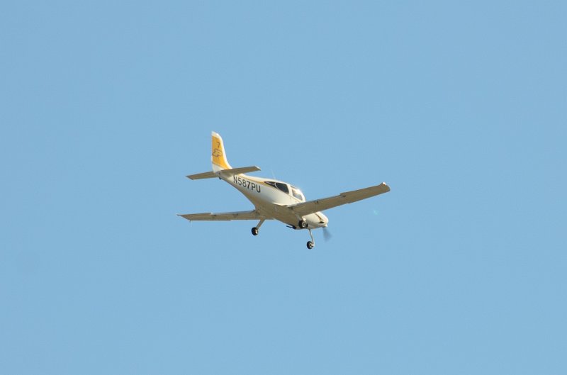 DSC_3114.jpg - Airplane approaching Purdue airport