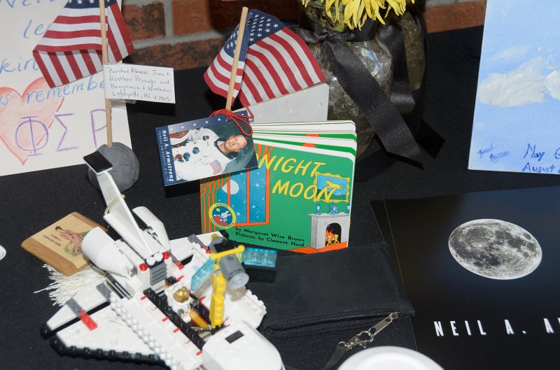 DSC_3117.jpg - Neil Armsrong Memorial