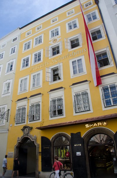 Salzburg051012-0425.jpg - Mozarts Geburtshaus on Getreidegasse