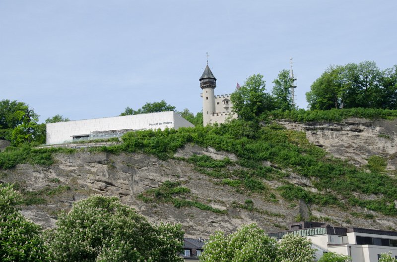 Salzburg051012-0587.jpg - Museum der Moderne, Mönchsberg mountain view from the Makartsteg pedestrian bridge