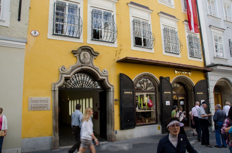 Salzburg051012-0598.jpg - Mozarts Gurtshaus / Birthplace