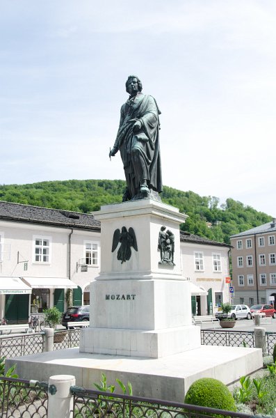 Salzburg051012-0645.jpg - Mozart Statue, Mozartplatz