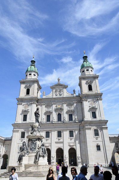 Salzburg051012-0717.jpg - Salzburg Dom Cathedral, Marienstatue in the center of the Domplatz.