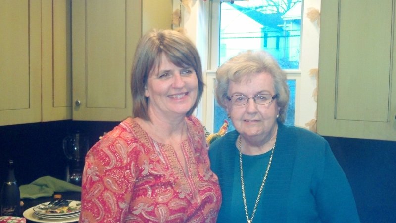 2012-12-02_16-07-27_743.jpg - Mom and Beth