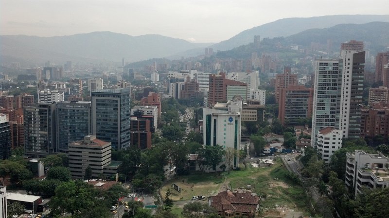 2012-07-27_10-43-49_982.jpg - View of Medellin, from the Forum Skyscraper, 23rd floor