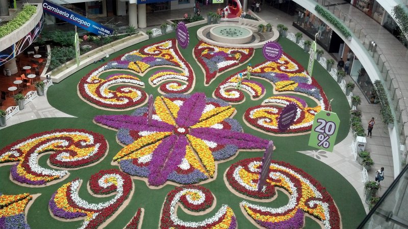 2012-07-27_13-44-23_167.jpg - Celebrating Feria de las Flores at the Santefe Shopping Mall