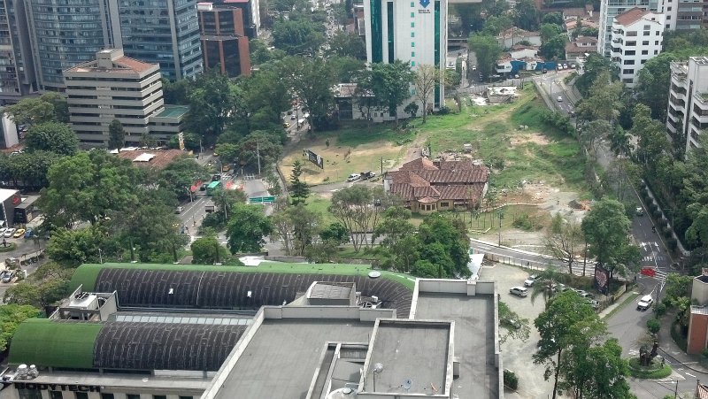 2012-07-27_10-44-08_672.jpg - View of Medellin, from the Forum Skyscraper, 23rd floor