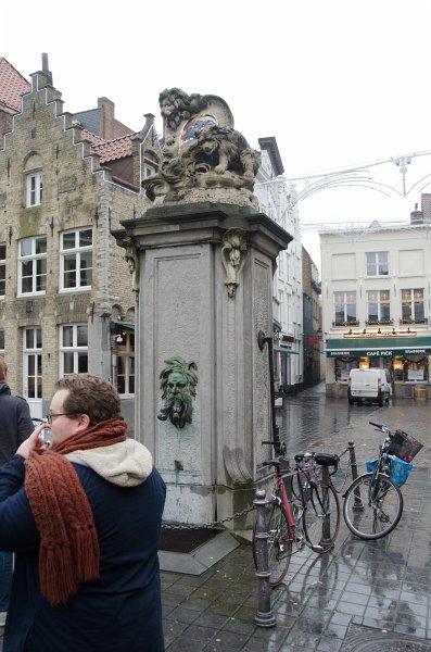 Bruges010413-4891.jpg - Monumental pump with a lion and a bear in the Eiermarkt (egg market) by Pieter Pepers, just off Grote Markt, Bruges