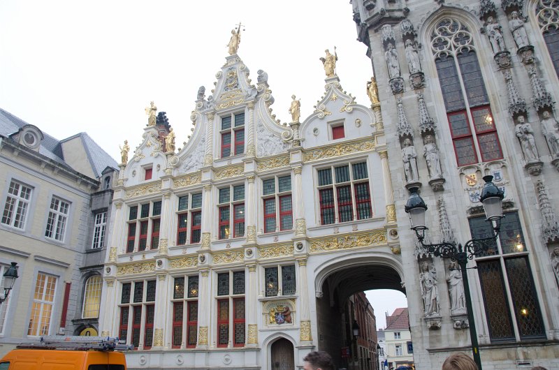 Bruges010413-4922.jpg - Old Civil Registry / Oude Civiele Griffie arch to the Stadhuis (right). From from the Burg Square