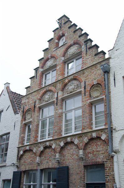 Bruges010413-4953.jpg - House with gabbled roof on Pottenmakersstrat