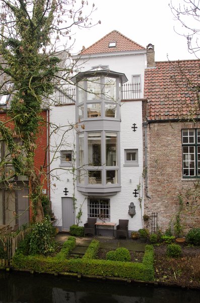Bruges010413-4956.jpg - House on Augustijnenrei canal, view from Grauwwerkersstraat