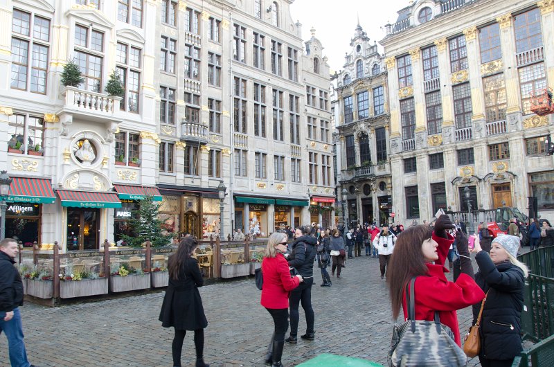 Brussels010213-4649.jpg - East corner of Grand Place: La Chaloupe d'Or (left), Maison des Ducs de Brabant (right)