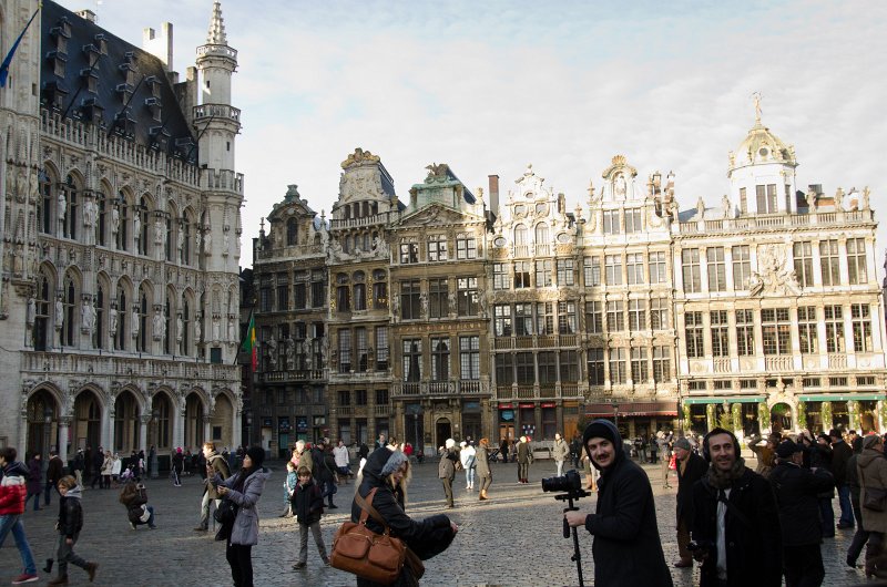 Brussels010213-4654.jpg - L'Hôtel de Ville / Stadhuis (left) Le Roi d’Espagne (right). Grand Place, looking South West