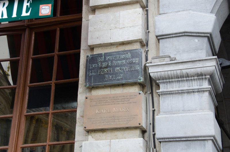Brussels010213-4672.jpg - "Ici fut fondé les 5 et 6 avril 1885 le Parti Ouvrier Belge," plaque on the Le Cygne Guildhall