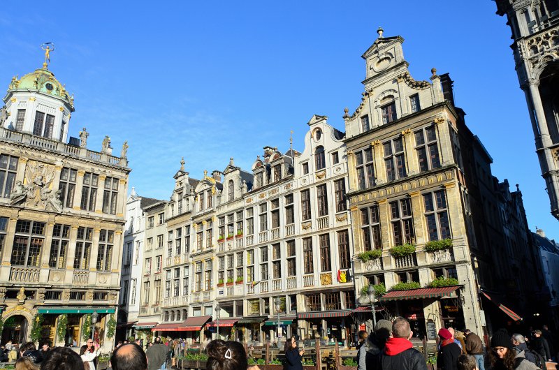 Brussels010213-4664.jpg - Le Roi d’Espagne / Maison des Boulangers (left edge), Le Heaume (center right), North West side of Grand Place