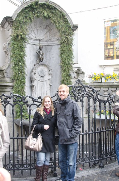 Brussels010213-4692.jpg - Mike and Liane, Manneken Pis