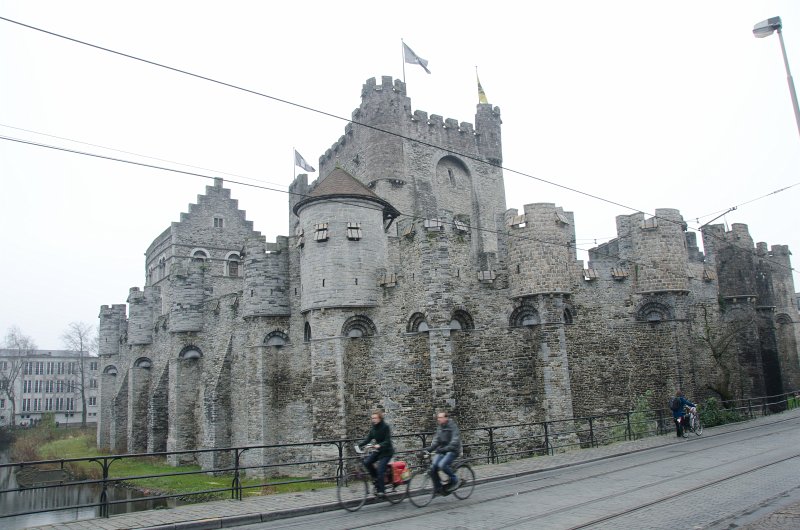 Ghent010513-5149.jpg - Gravensteen Castle Onthoofdings brug/bridge on the Rekelingstraat.