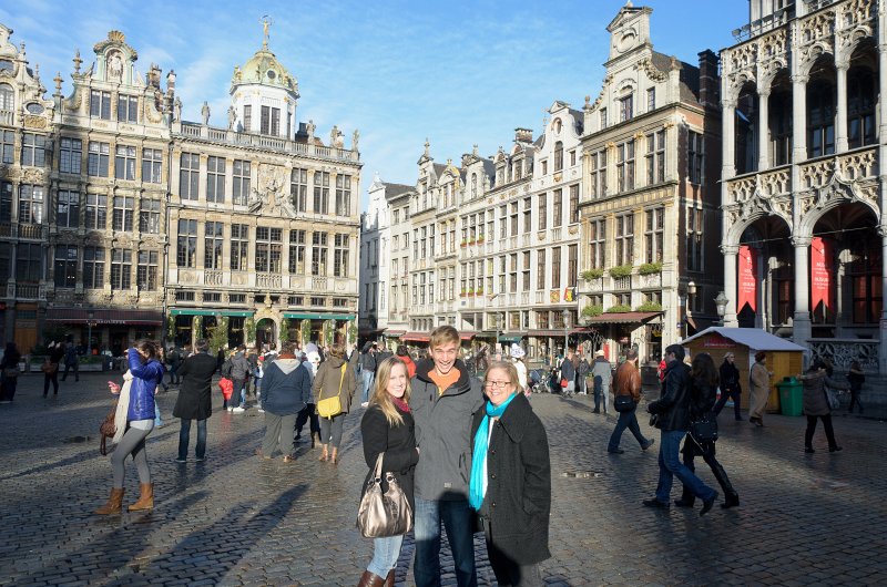 Brussels010213-4662.jpg - Liane, Mike and Cathie, first day on the Grand Place. Le Roi d’Espagne (center, background)