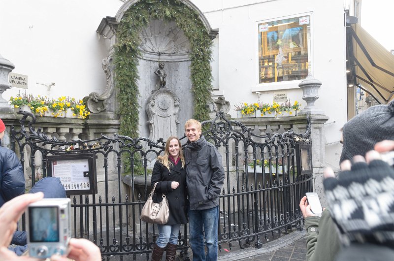 Brussels010213-4691.jpg - Mike and Liane, Manneken Pis