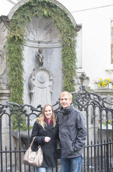 Brussels010213-4693.jpg - Mike and Liane, Manneken Pis