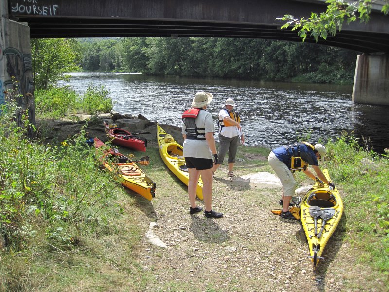 Maine090113-6020.jpg - Getting ready to launch from the Meadow Rd bridge. Kayaking Androscoggin River from Shelburne to Bethel