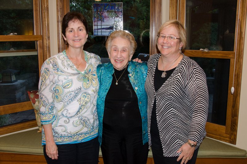 MikeBirthday2013-7834.jpg - Viicki, Grandma, Cathie.  Viciki visiting from Syracuse.