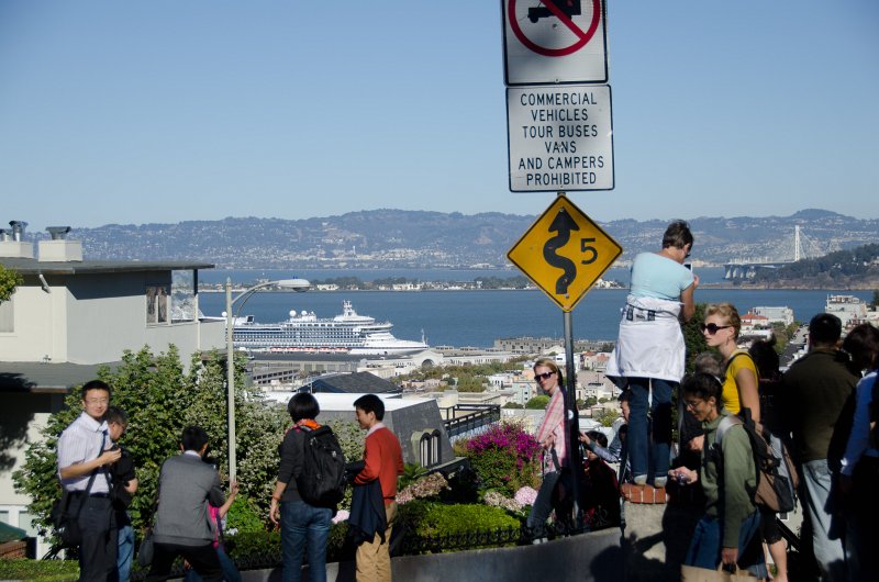 SanFrancisco100313-8668.jpg - Lombard Street.  Looking east from the on the  Powell-Hyde Cable Car