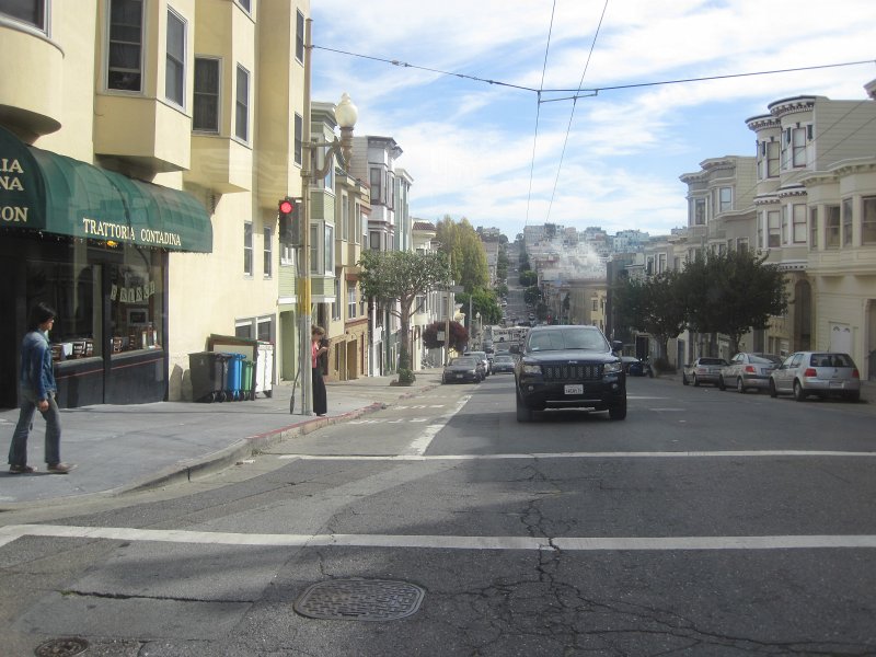 SanFrancisco100313-6348.jpg - Looking East up Union St from Mason. Ride on the Powell/Mason cabl e car line from Fisherman's Wharf to Union Square