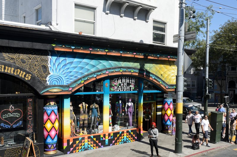 SanFrancisco100313-8862.jpg - Jammin on Haight seen while driving east through Haight Street. Hop-on Hop-off bus tour of San Francisco